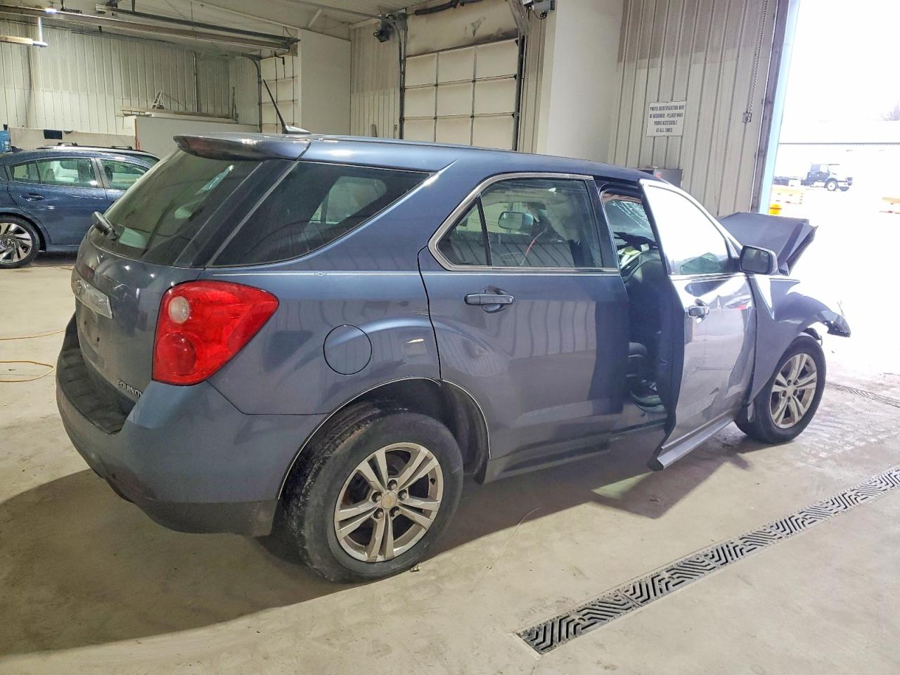 2014 CHEVROLET EQUINOX LS photo 3