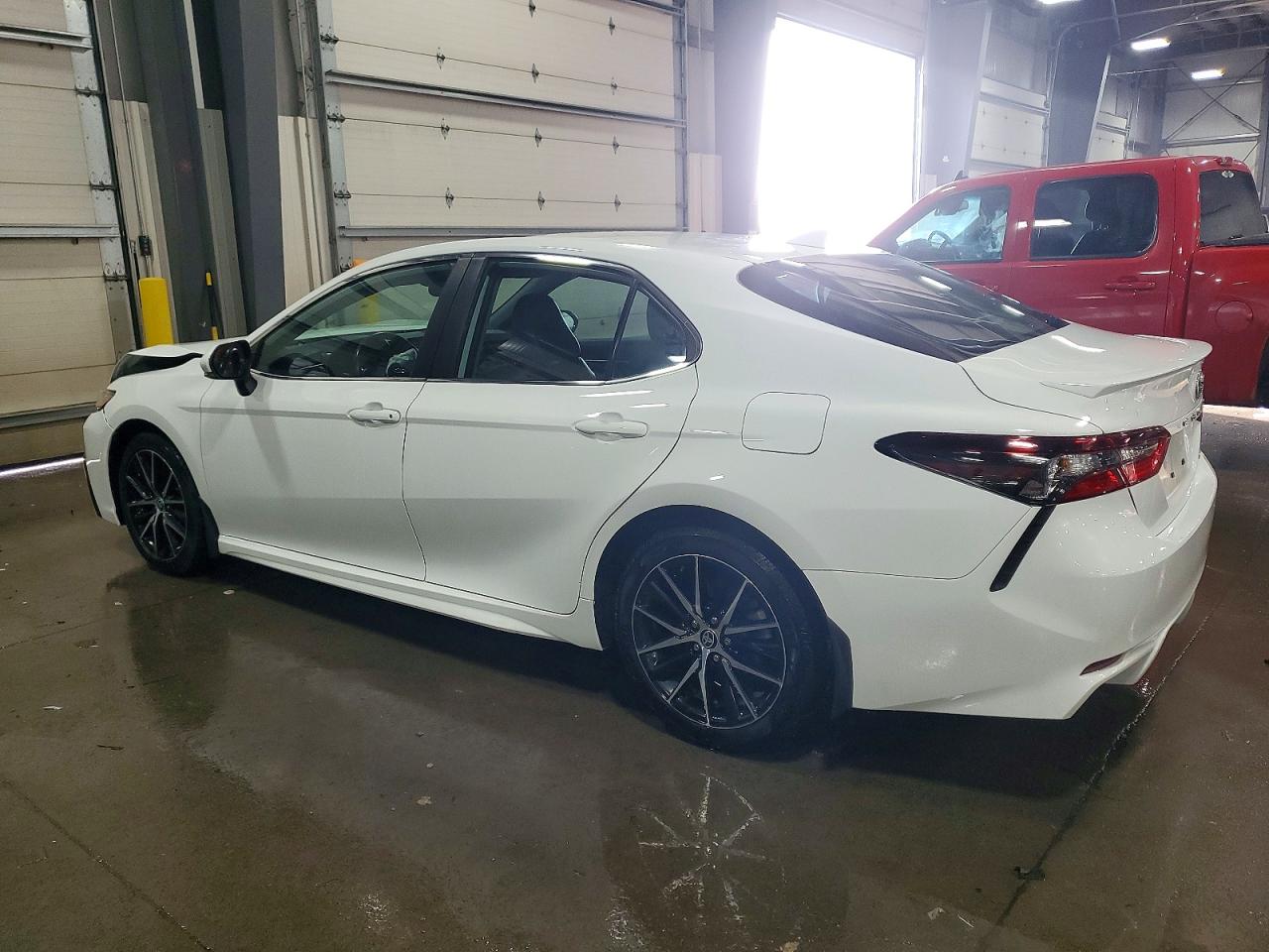 2022 TOYOTA CAMRY SE photo 2