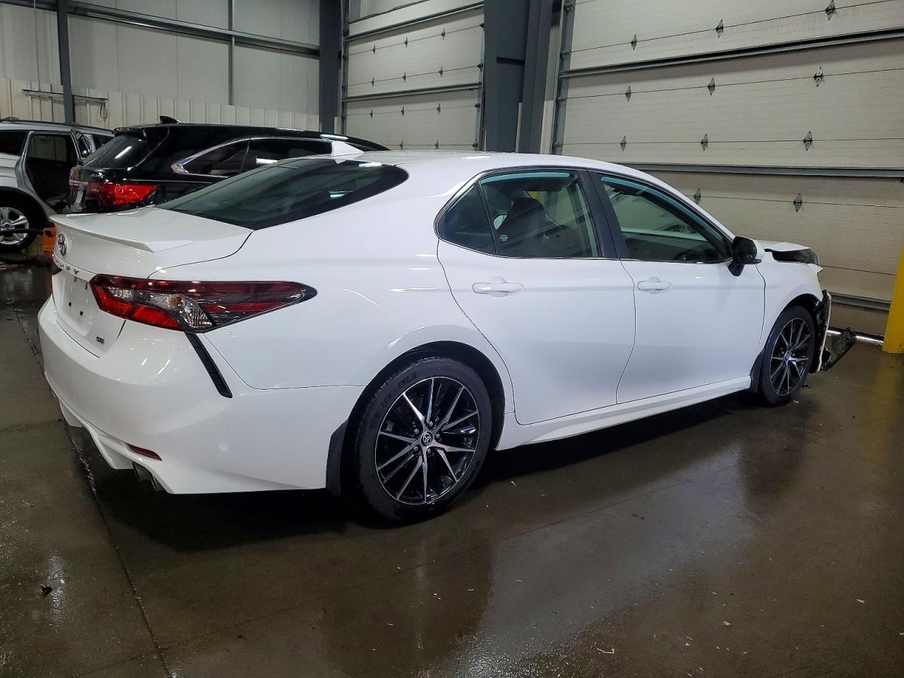 2022 TOYOTA CAMRY SE photo 3