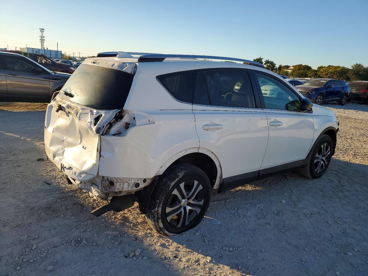 2016 TOYOTA RAV4 LE photo 3