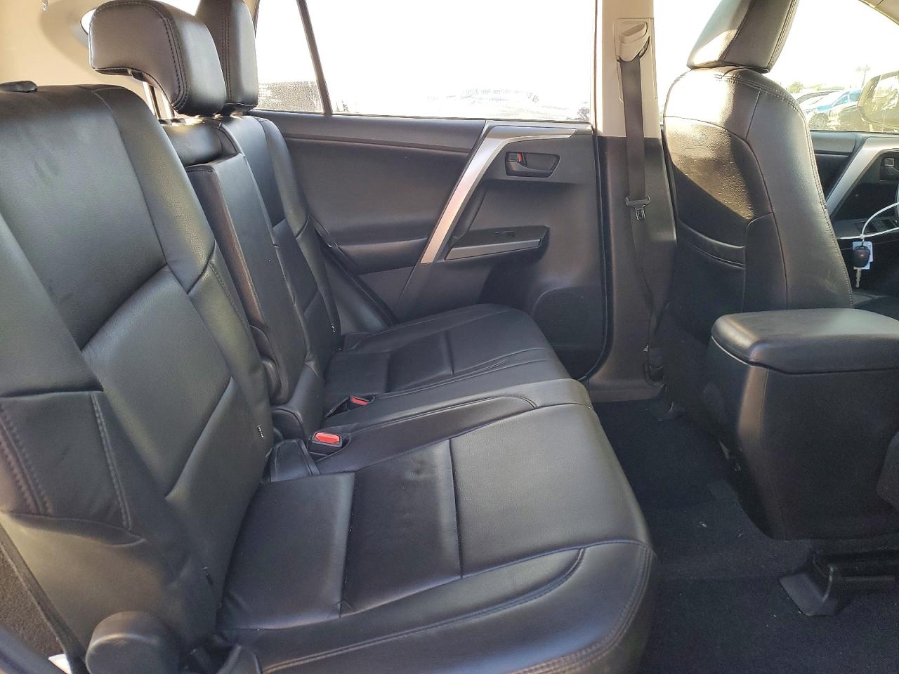 2016 TOYOTA RAV4 LE photo 11