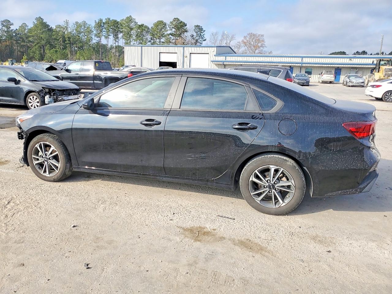 2023 KIA FORTE LX photo 4