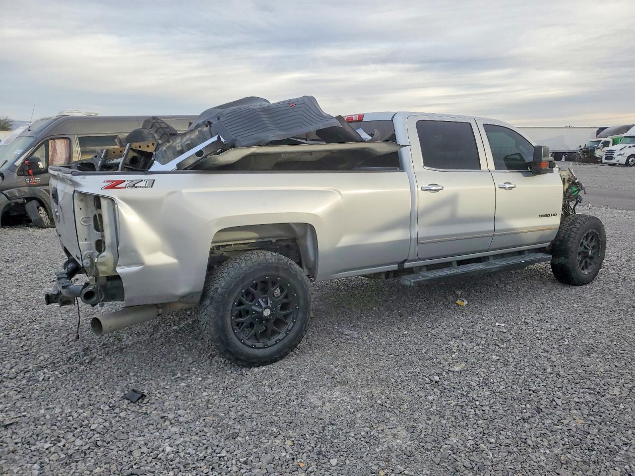 2019 CHEVROLET SILVERADO K3500 LTZ photo 5