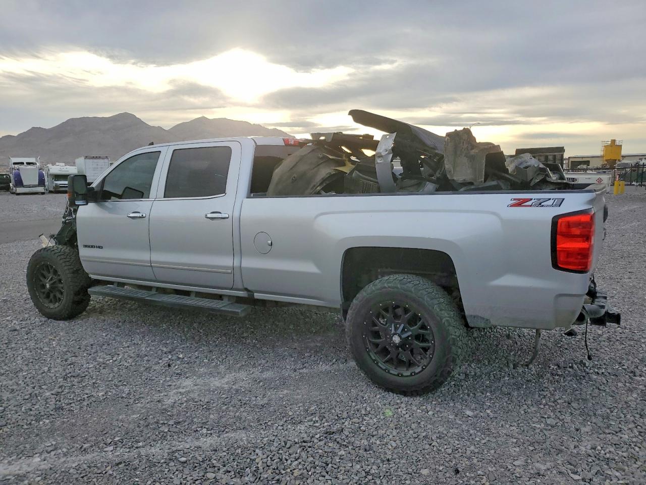 2019 CHEVROLET SILVERADO K3500 LTZ photo 3