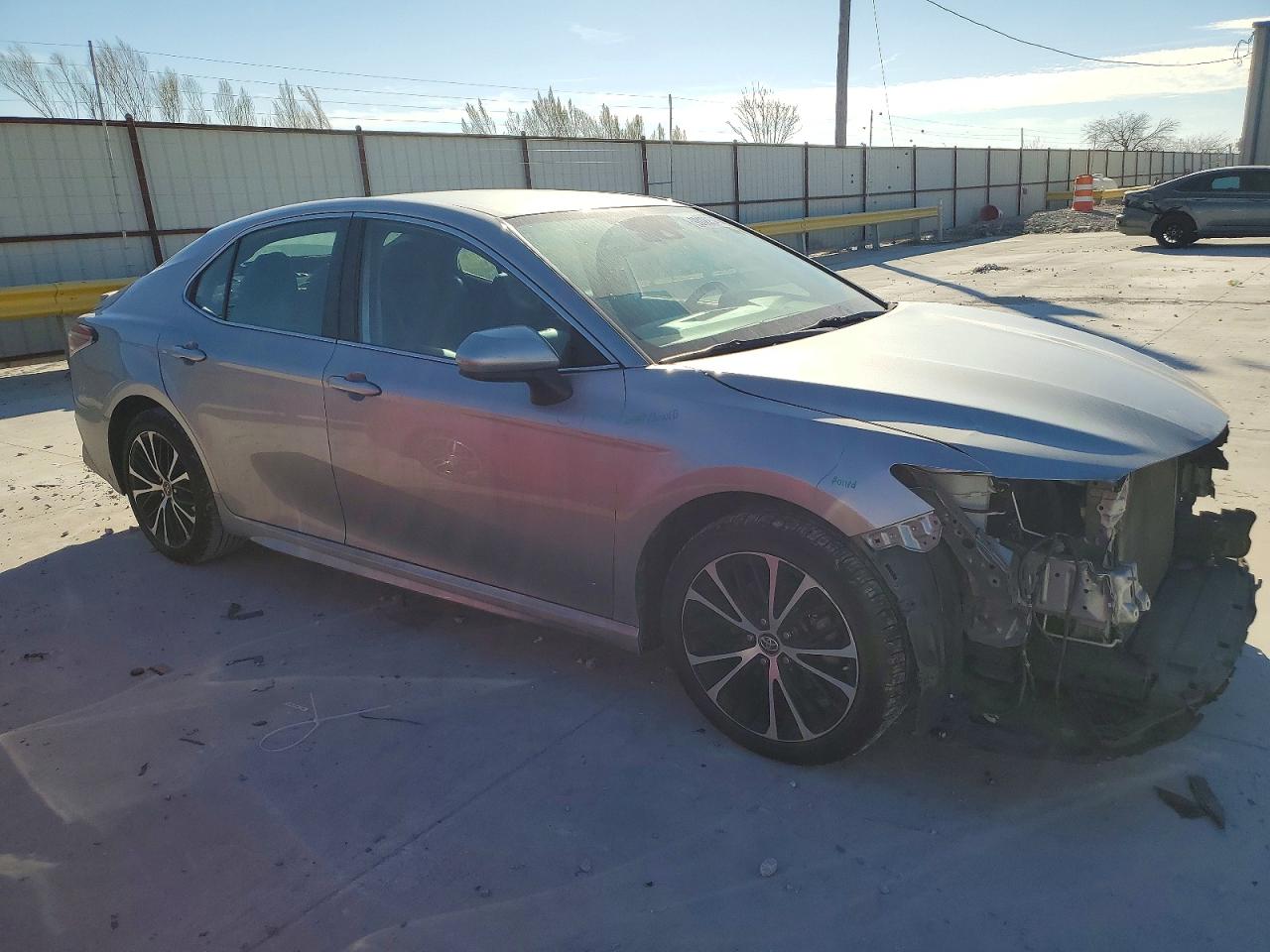 2019 TOYOTA CAMRY L photo 4