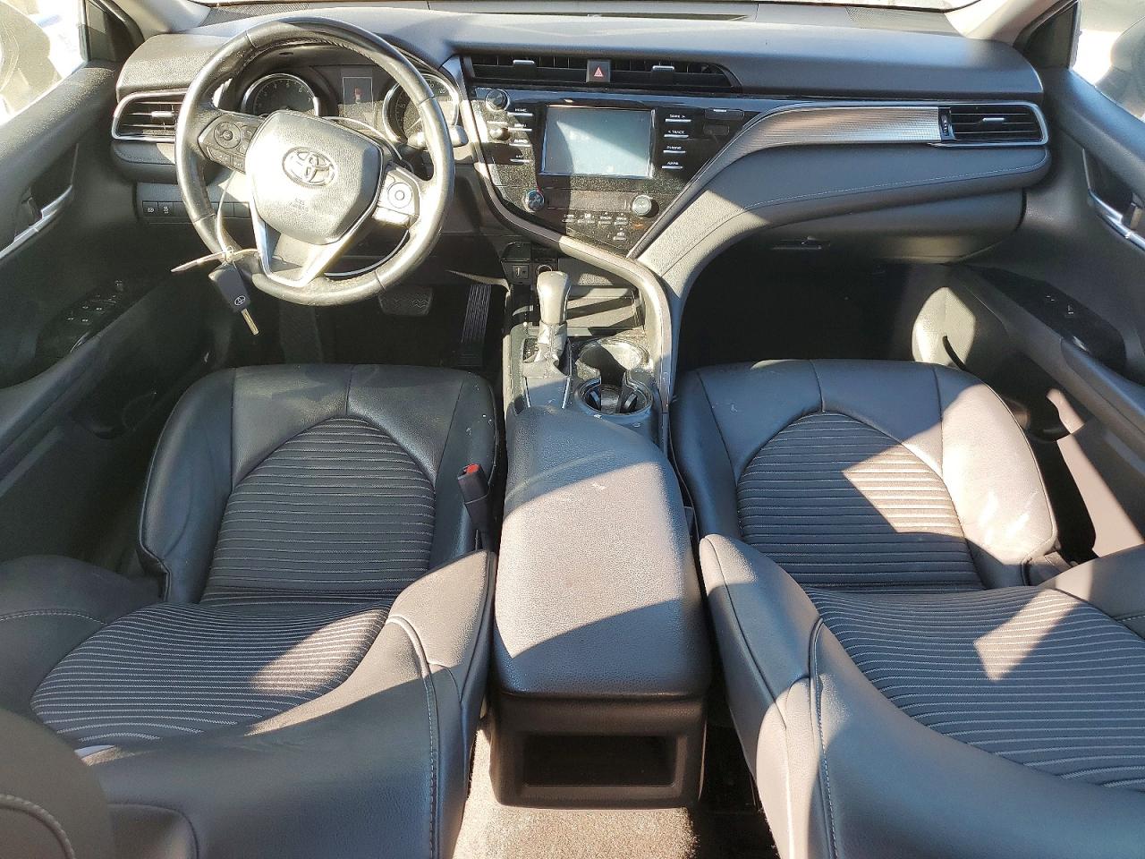 2019 TOYOTA CAMRY L photo 8