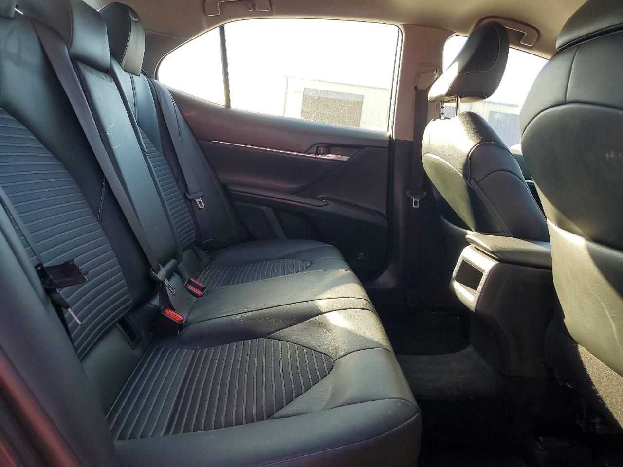 2019 TOYOTA CAMRY L photo 10