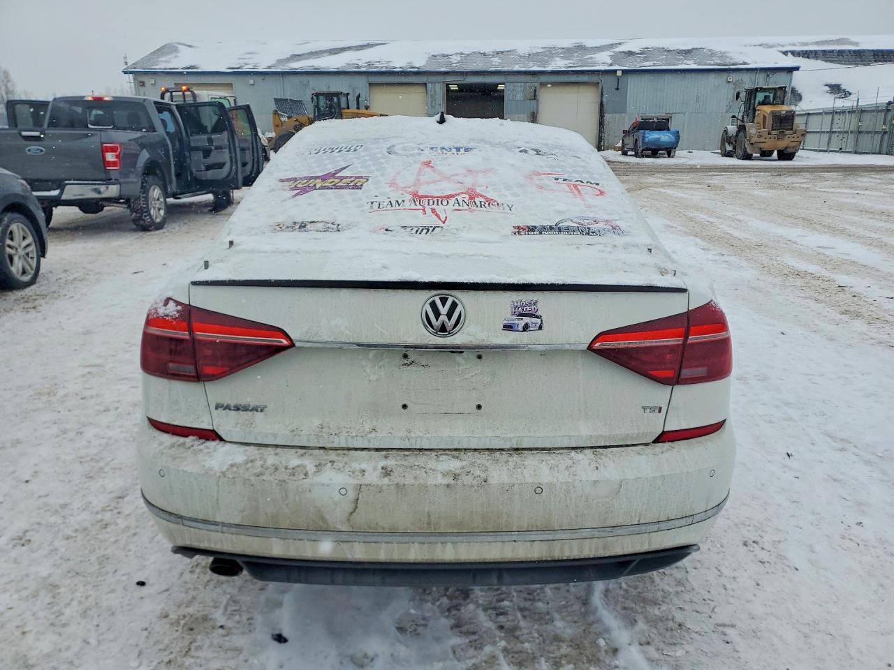 2019 VOLKSWAGEN PASSAT SE R-LINE photo 6