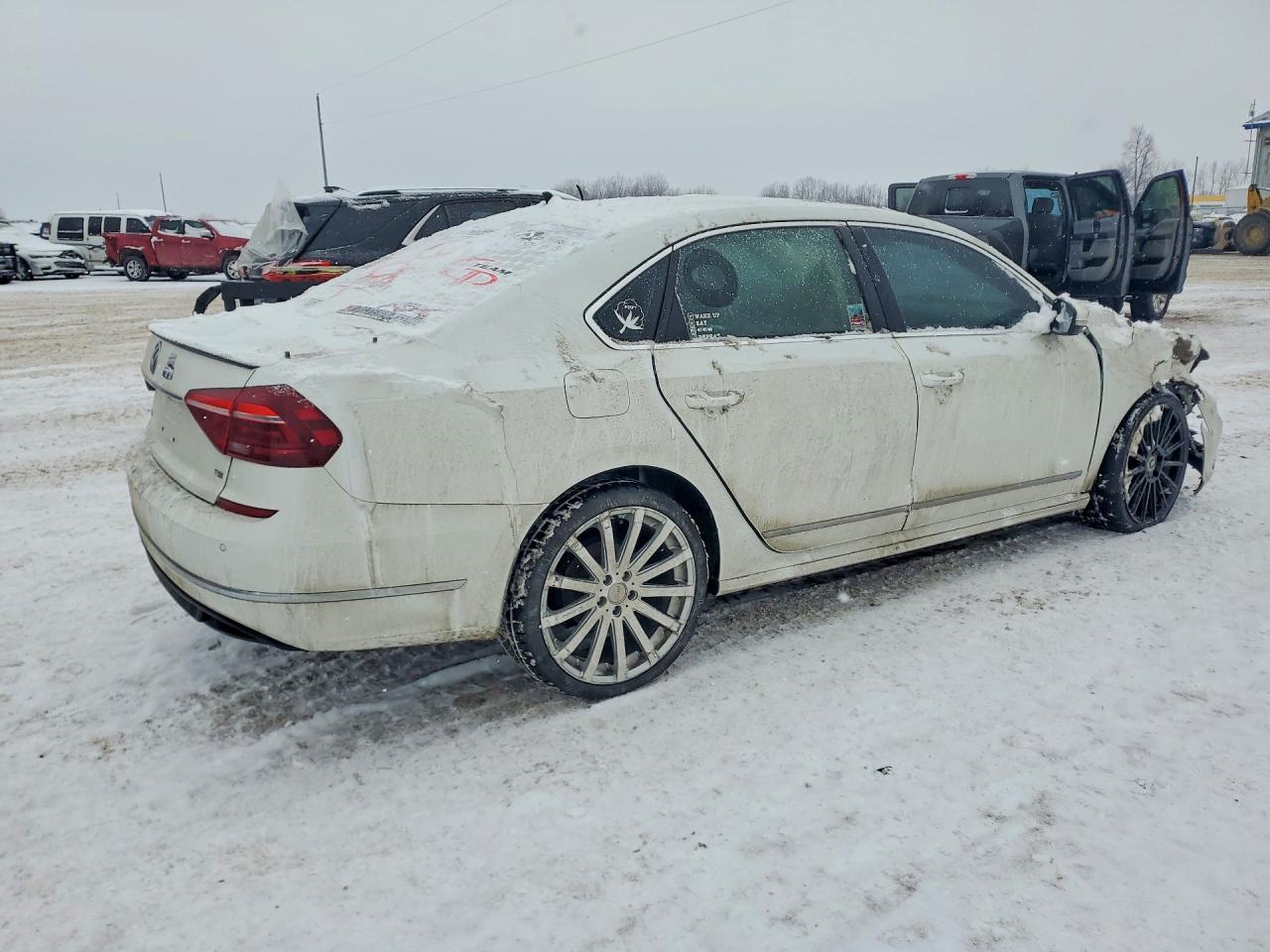 2019 VOLKSWAGEN PASSAT SE R-LINE photo 3