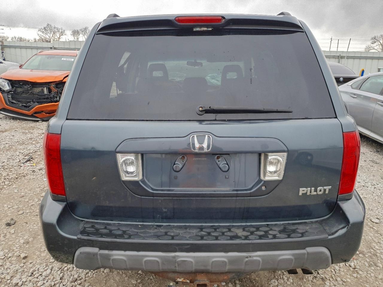 2004 HONDA PILOT photo 6