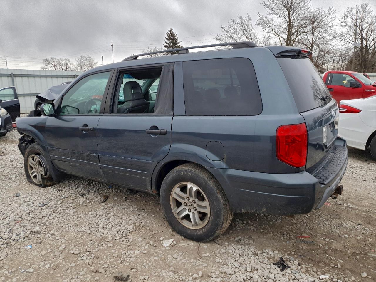 2004 HONDA PILOT photo 2