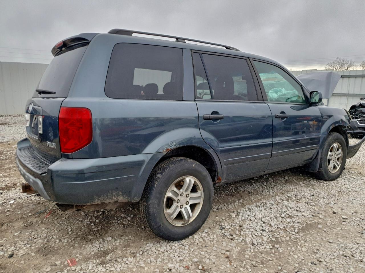 2004 HONDA PILOT photo 3