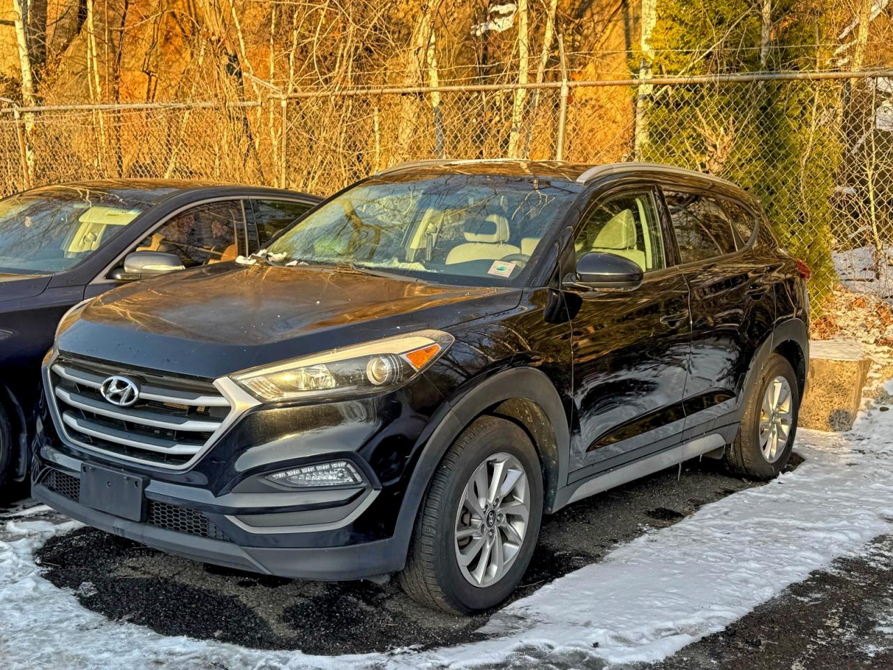 2018 HYUNDAI TUCSON SEL photo 2