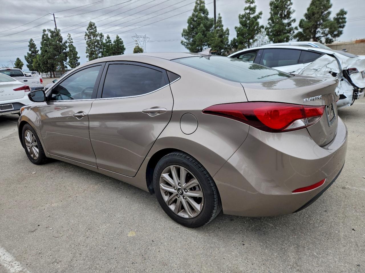 2015 HYUNDAI ELANTRA SE photo 2