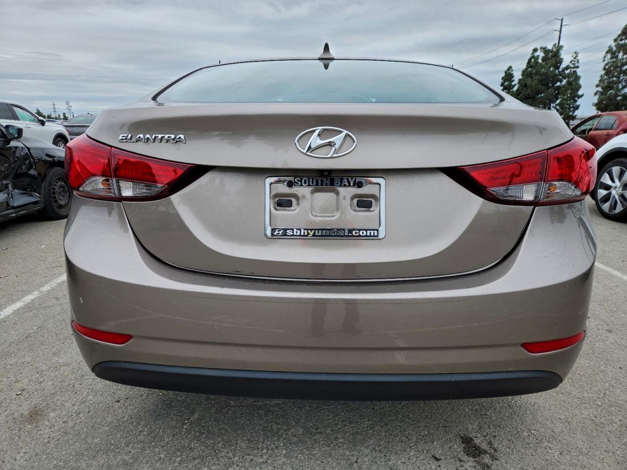 2015 HYUNDAI ELANTRA SE photo 6