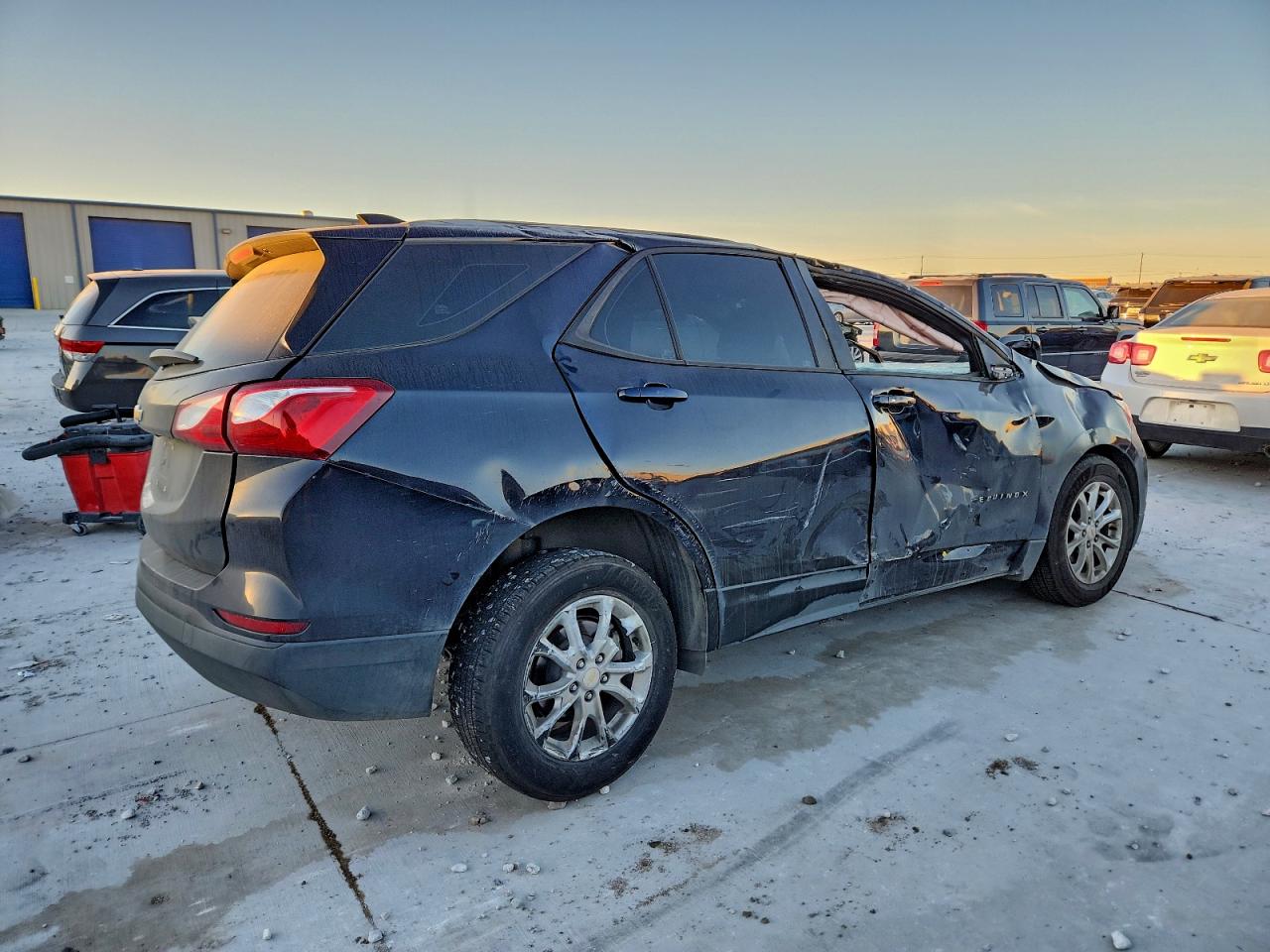 2020 CHEVROLET EQUINOX LS photo 3