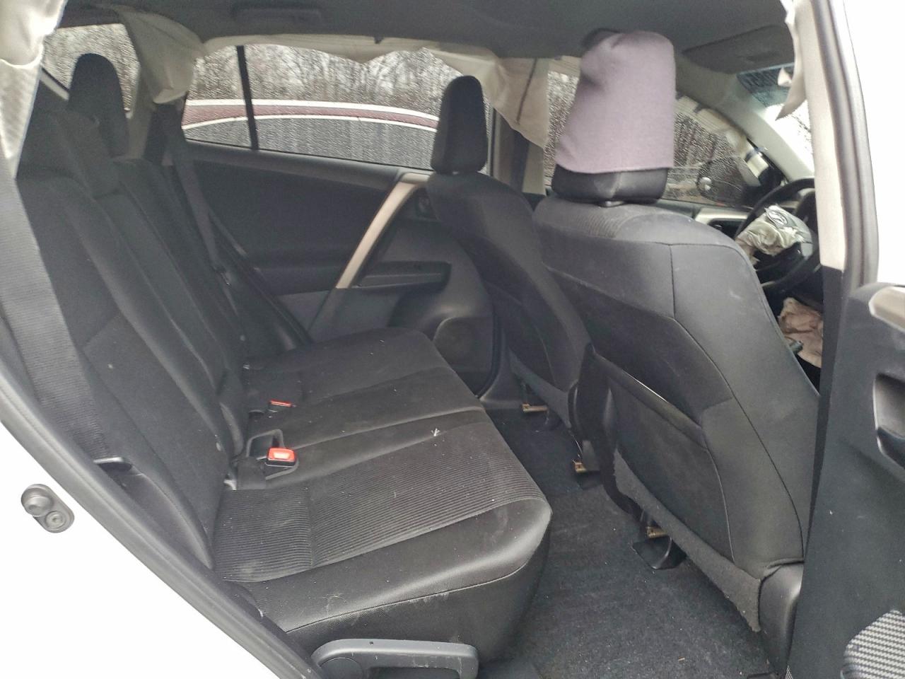 2014 TOYOTA RAV4 LE photo 11