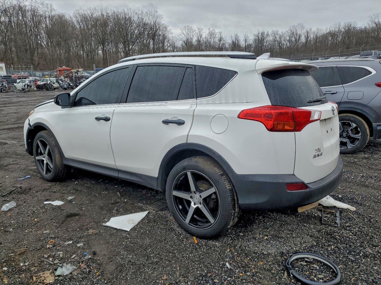 2014 TOYOTA RAV4 LE photo 2