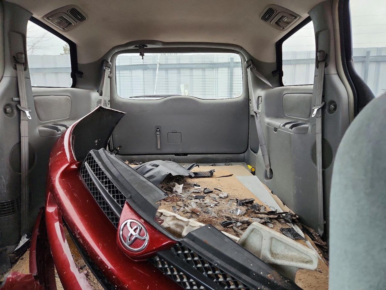 2004 TOYOTA SIENNA CE photo 10