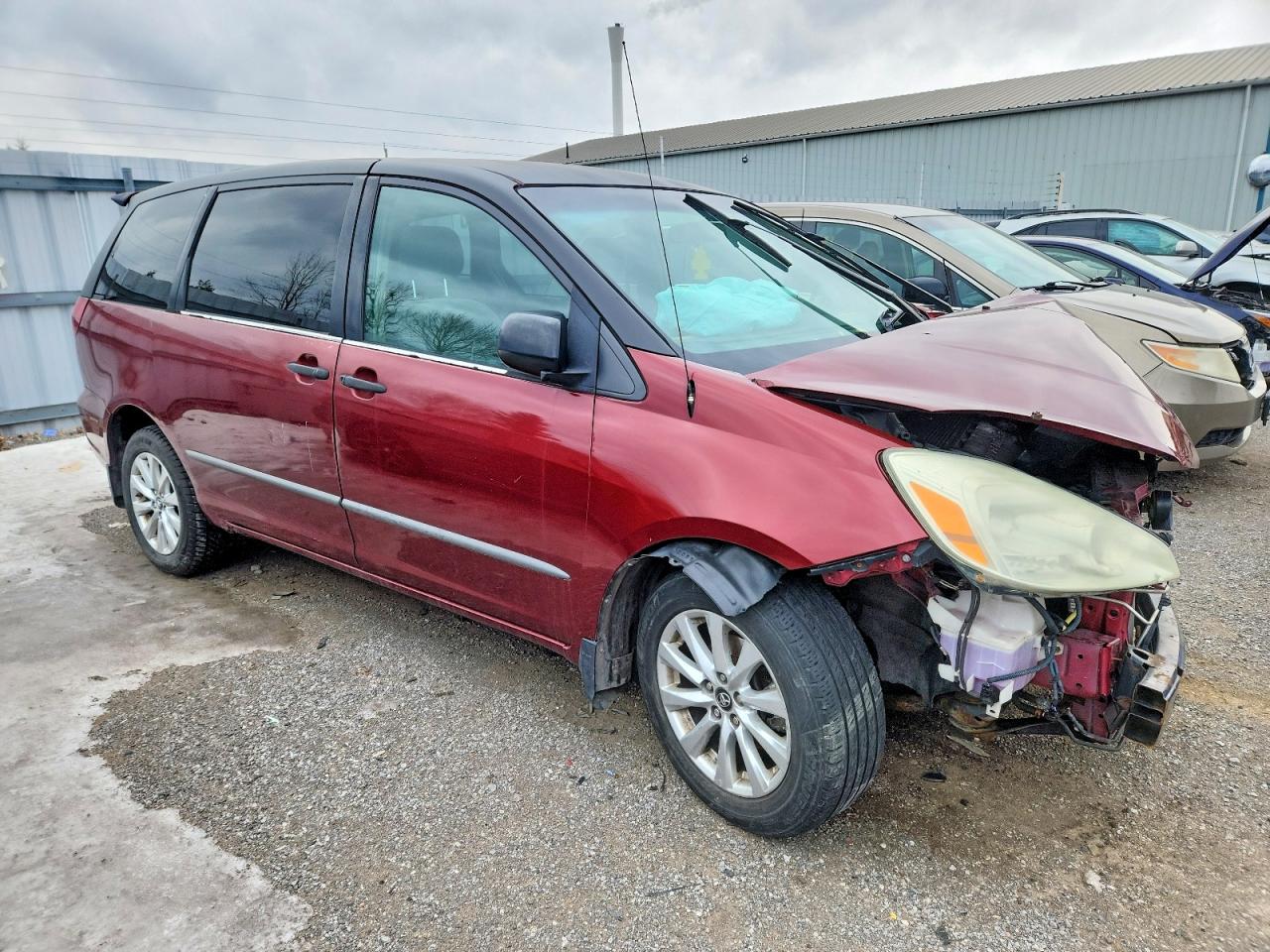 2004 TOYOTA SIENNA CE photo 4