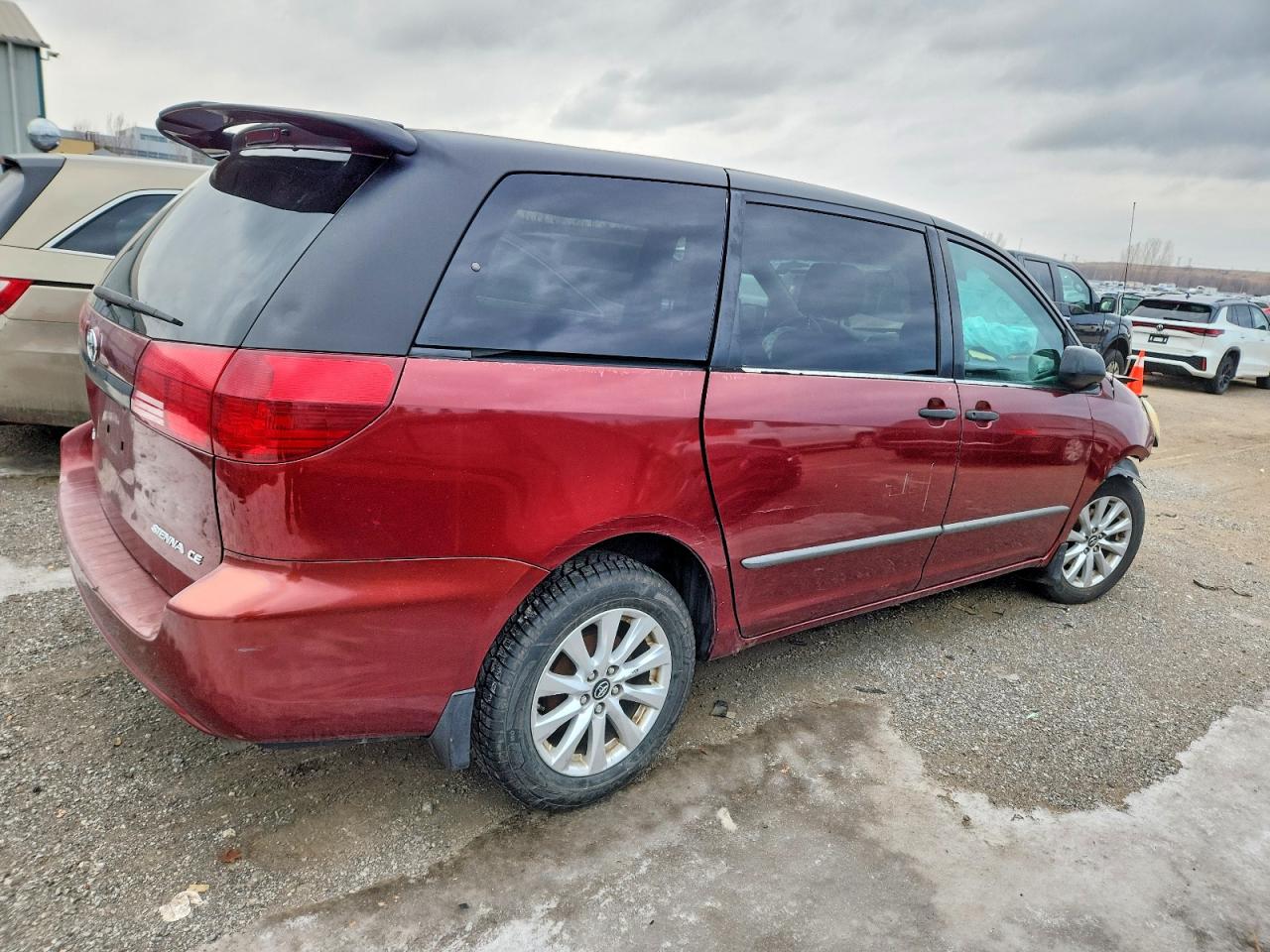 2004 TOYOTA SIENNA CE photo 3