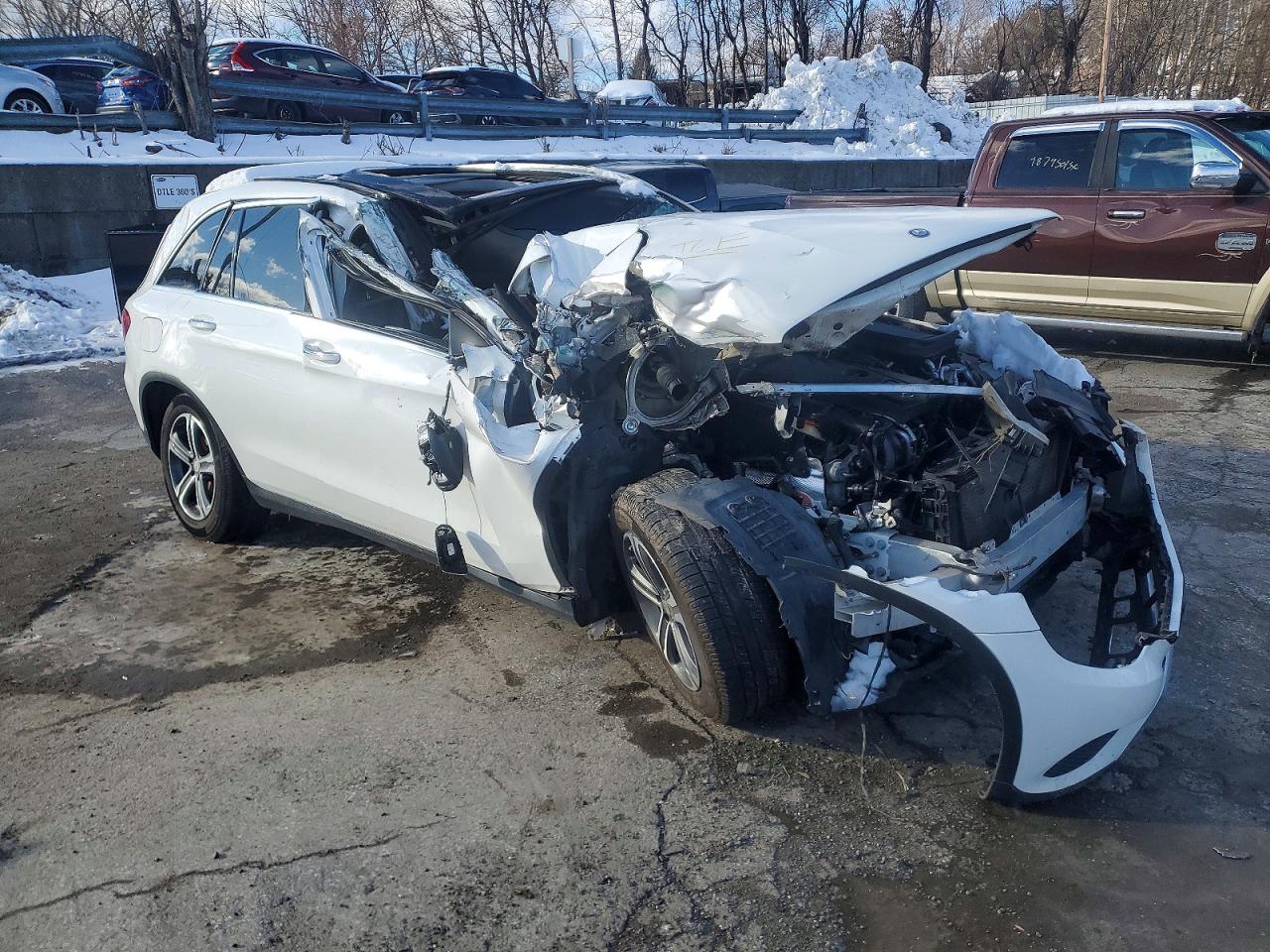 2016 MERCEDES-BENZ GLC 300 4MATIC photo 4