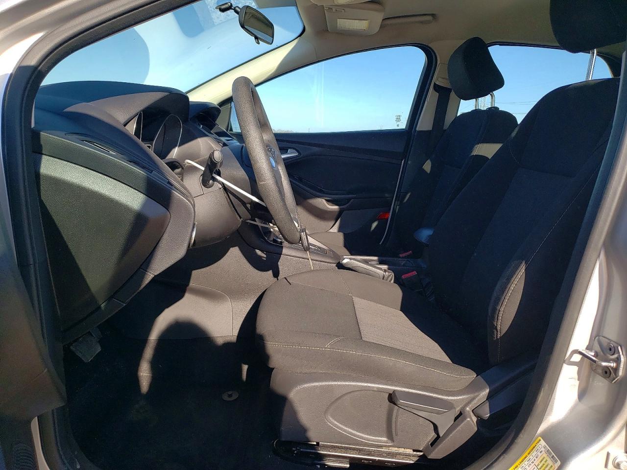 2017 FORD FOCUS SE photo 7