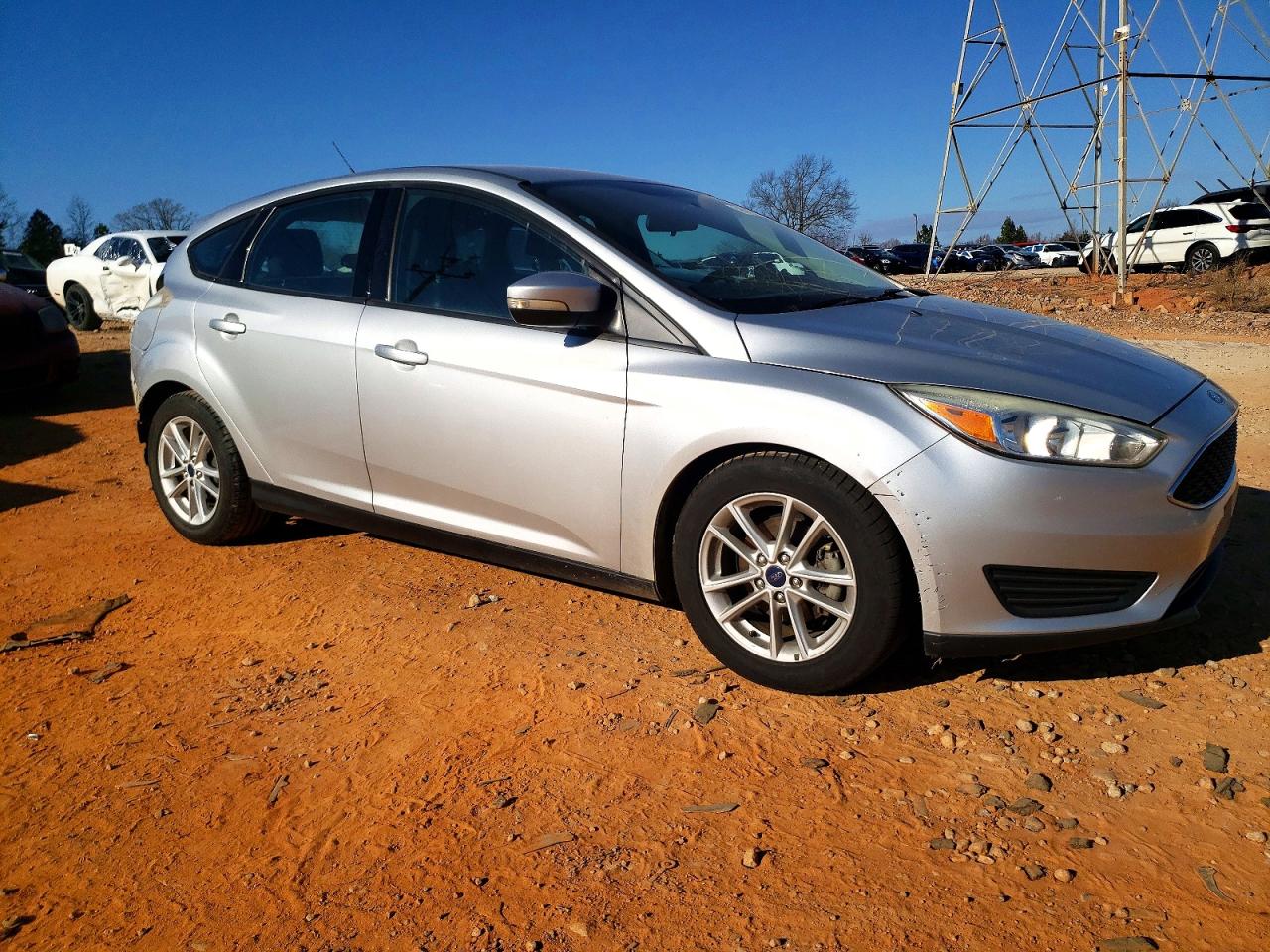 2017 FORD FOCUS SE photo 4
