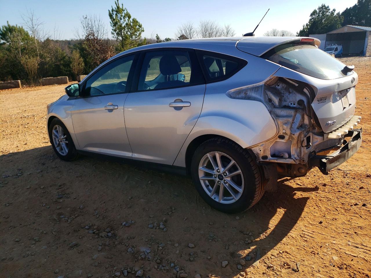 2017 FORD FOCUS SE photo 2