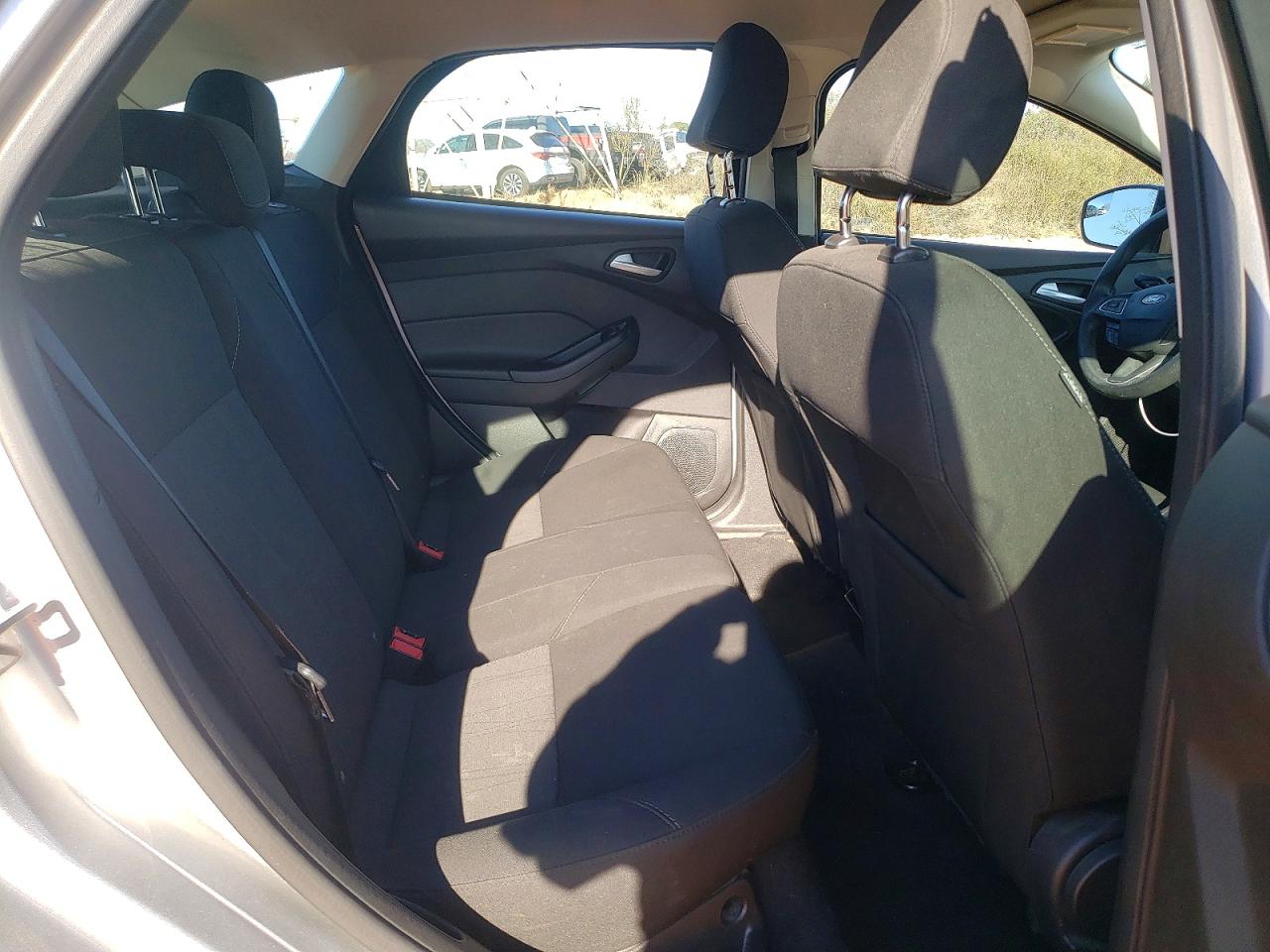 2017 FORD FOCUS SE photo 11