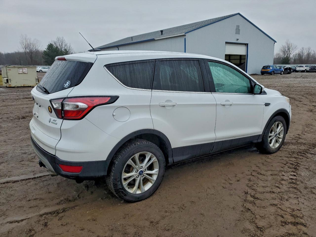 2017 FORD ESCAPE SE photo 3