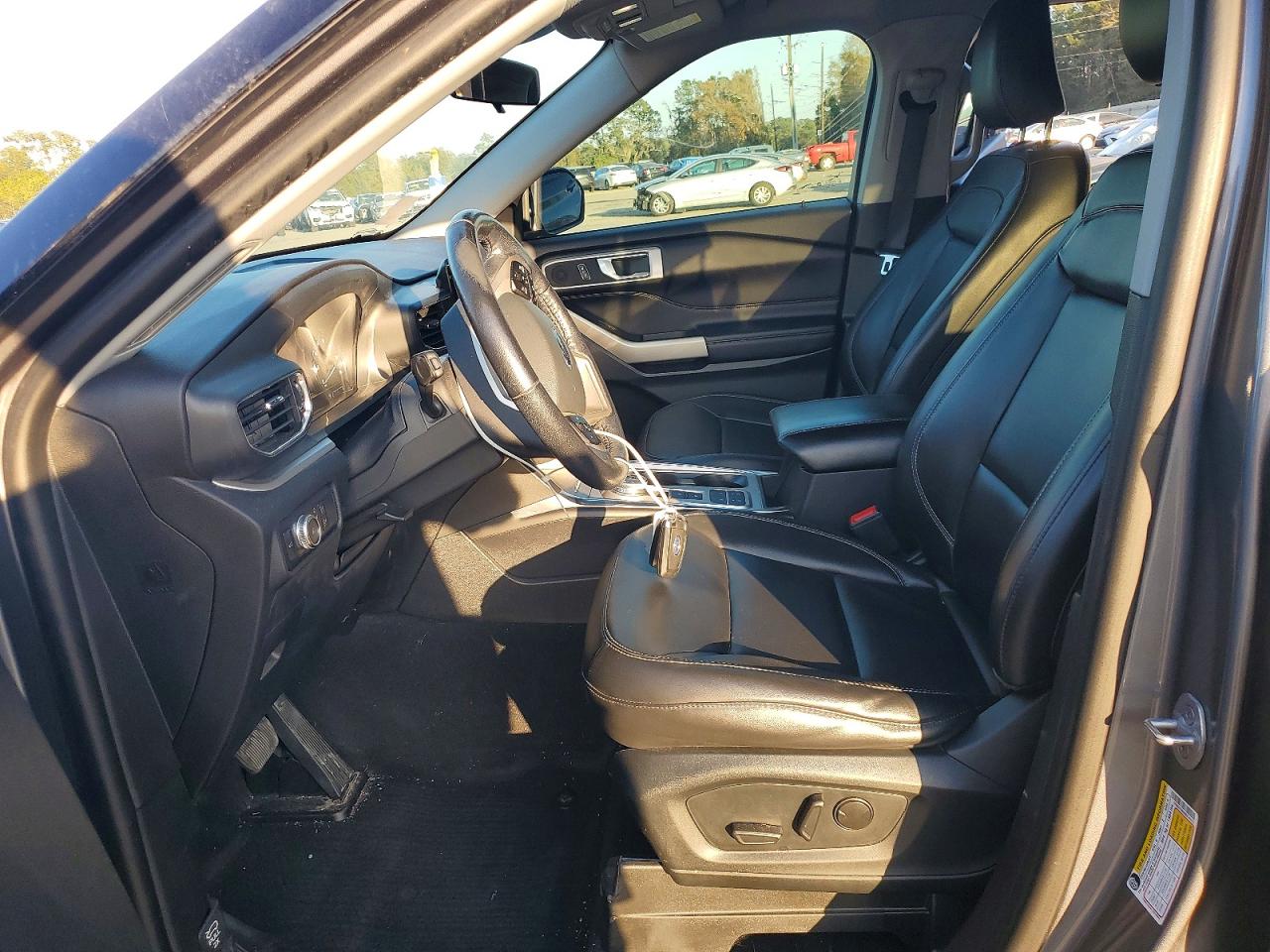 2021 FORD EXPLORER XLT photo 13