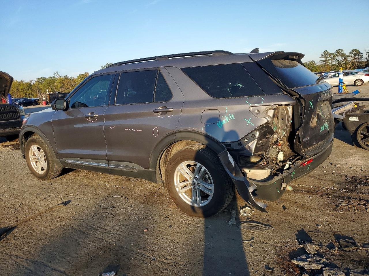 2021 FORD EXPLORER XLT photo 3