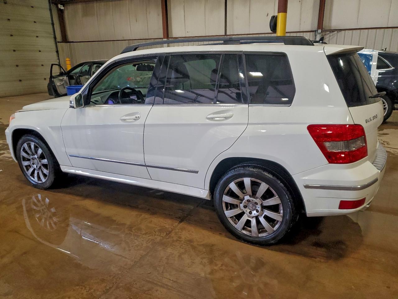 2011 MERCEDES-BENZ GLK 350 4MATIC photo 2