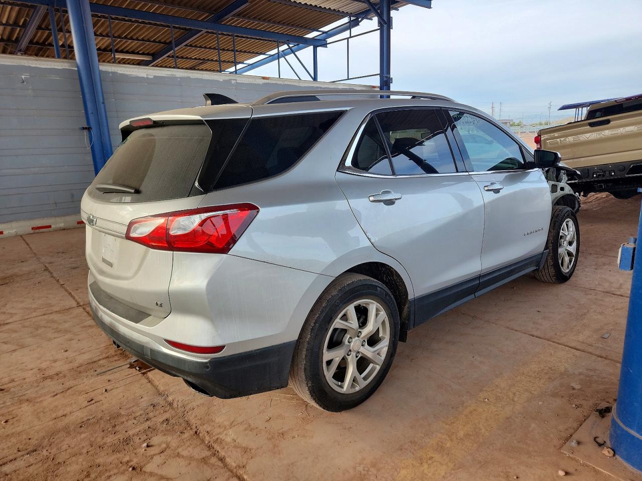 2020 CHEVROLET EQUINOX LT photo 3