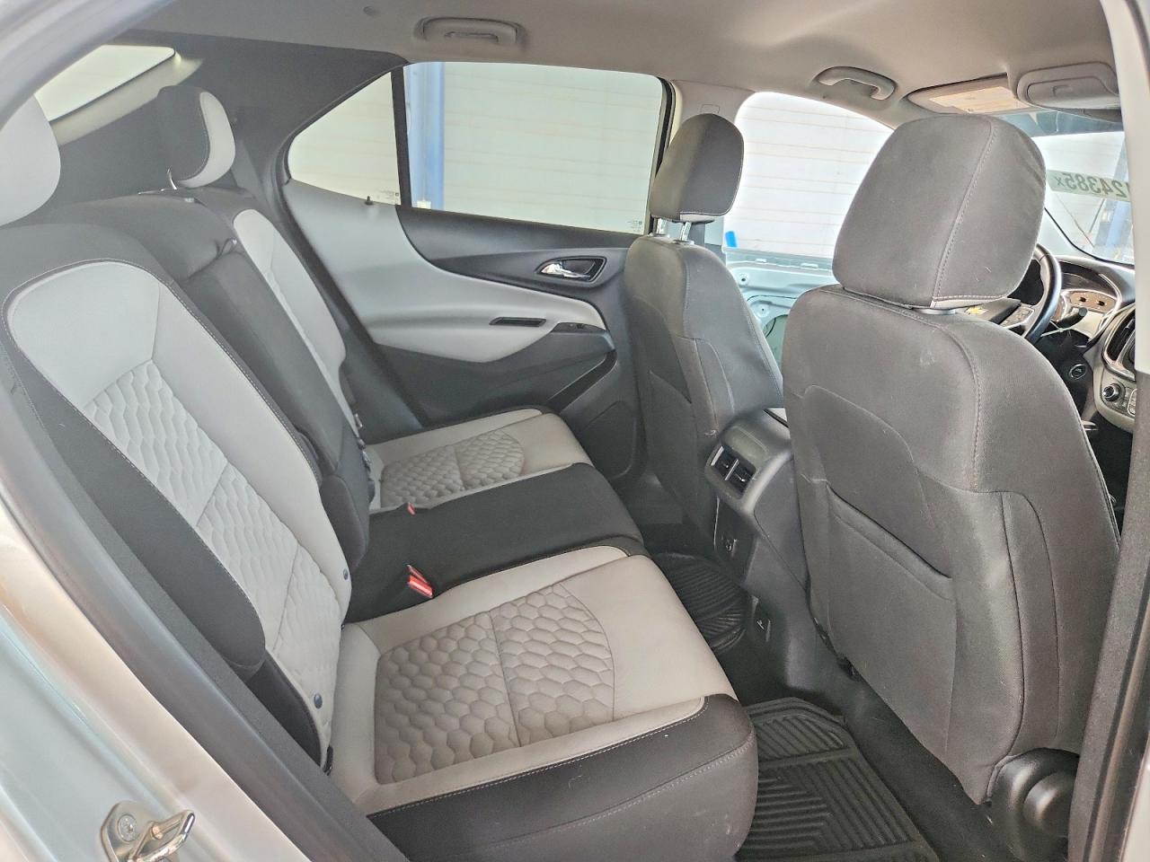 2020 CHEVROLET EQUINOX LT photo 11