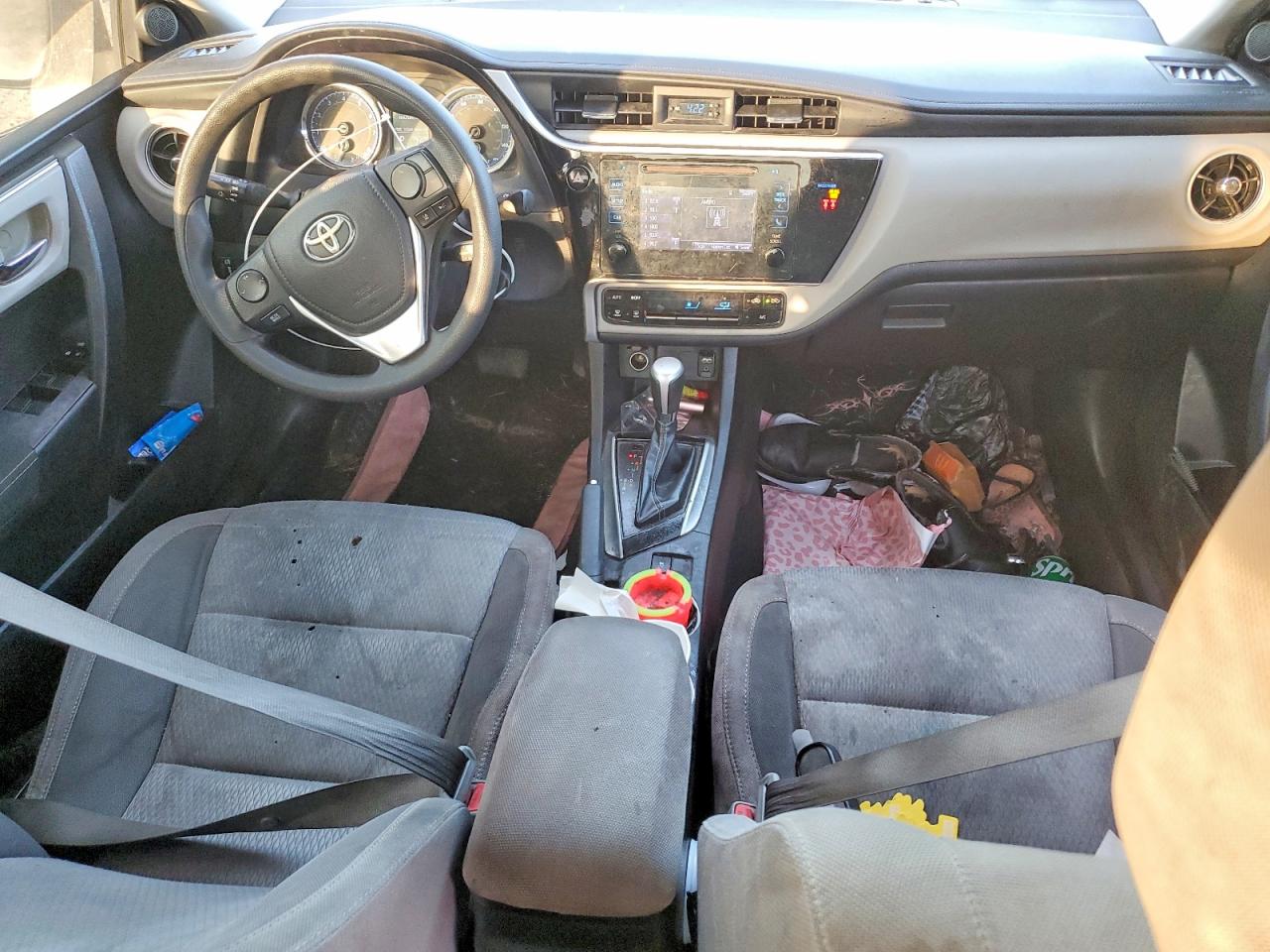 2018 TOYOTA COROLLA L photo 8
