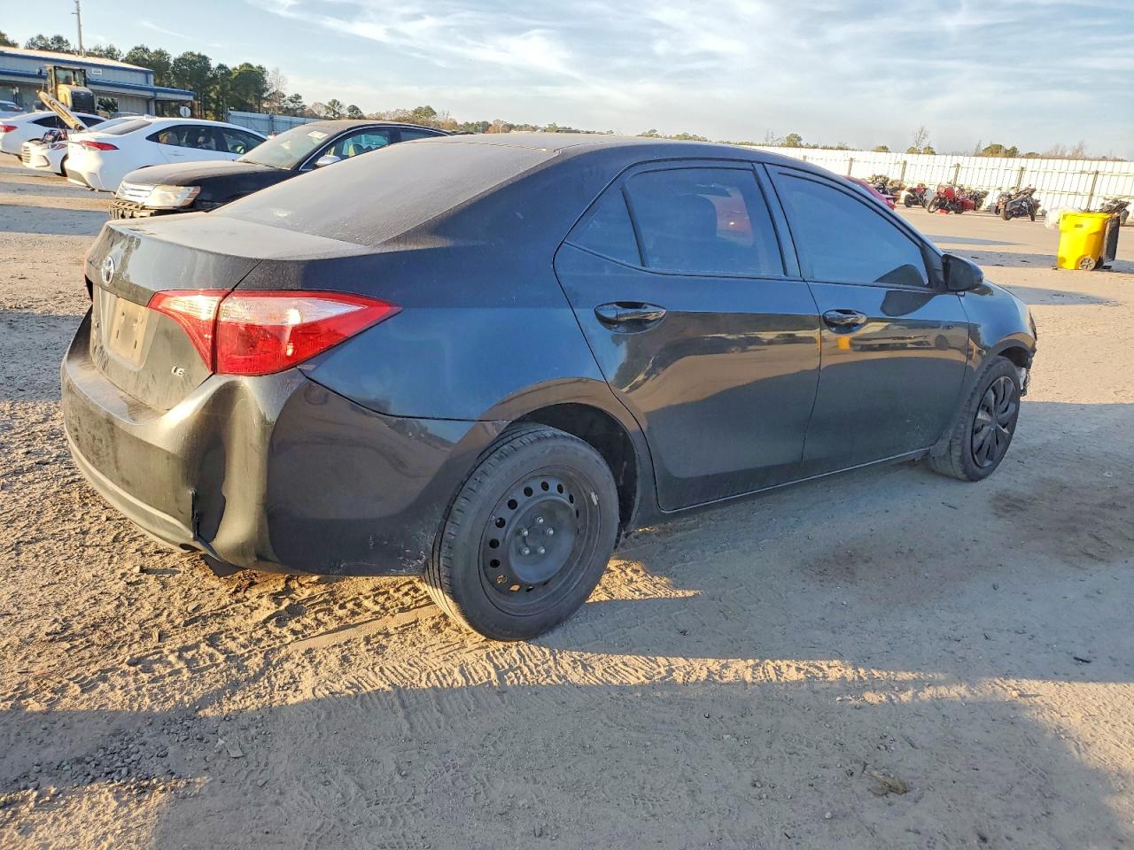 2018 TOYOTA COROLLA L photo 3