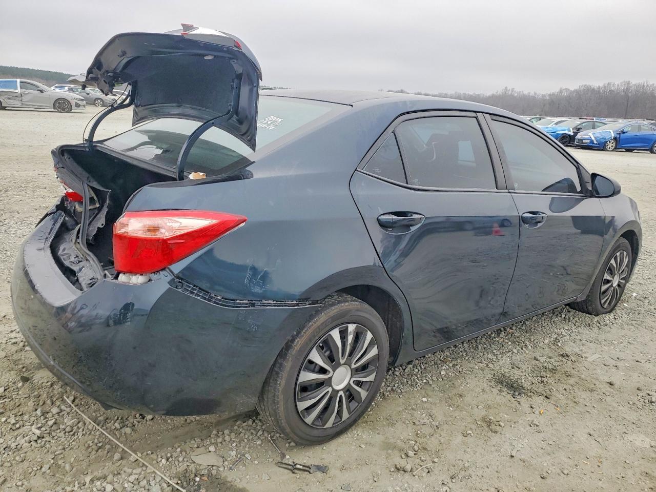 2018 TOYOTA COROLLA L photo 3