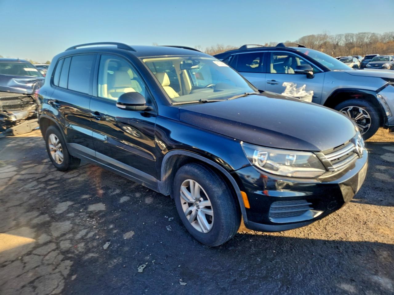2016 VOLKSWAGEN TIGUAN S photo 4