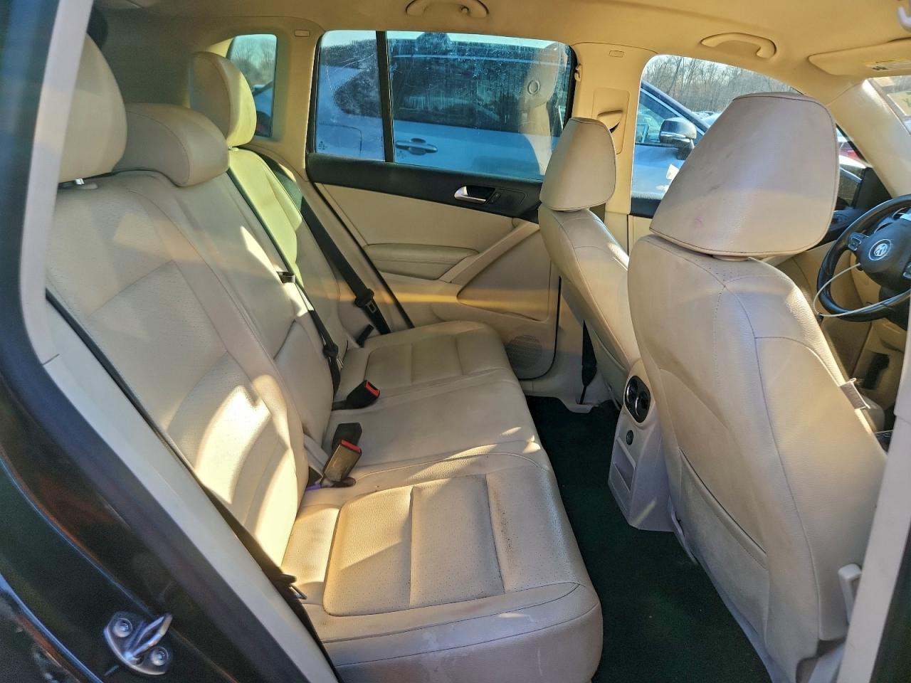 2016 VOLKSWAGEN TIGUAN S photo 11