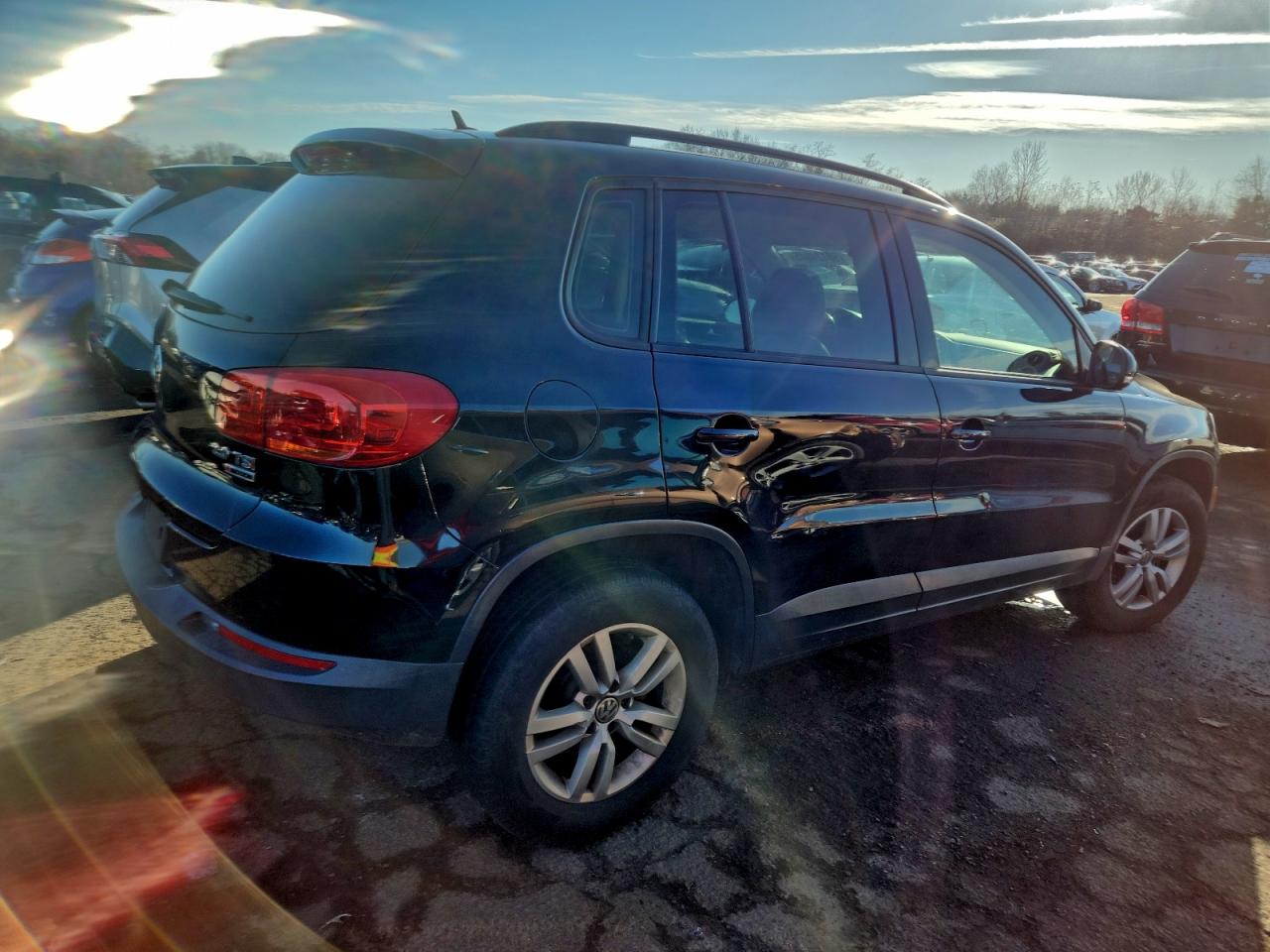 2016 VOLKSWAGEN TIGUAN S photo 3