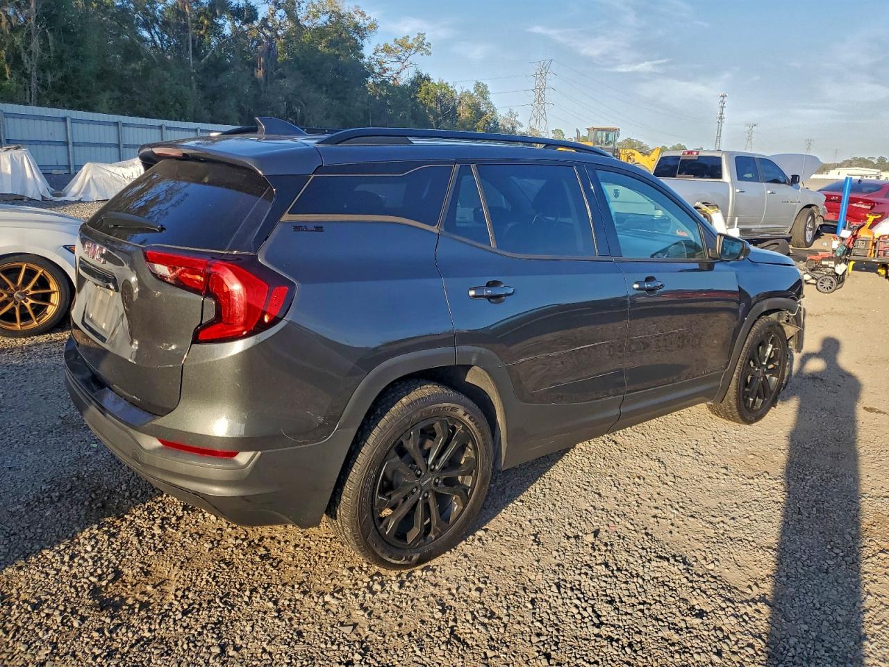 2020 GMC TERRAIN SLE photo 3