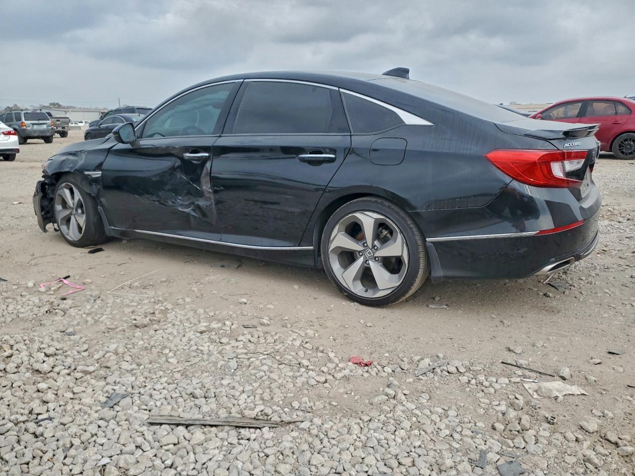 2018 HONDA ACCORD TOURING photo 2