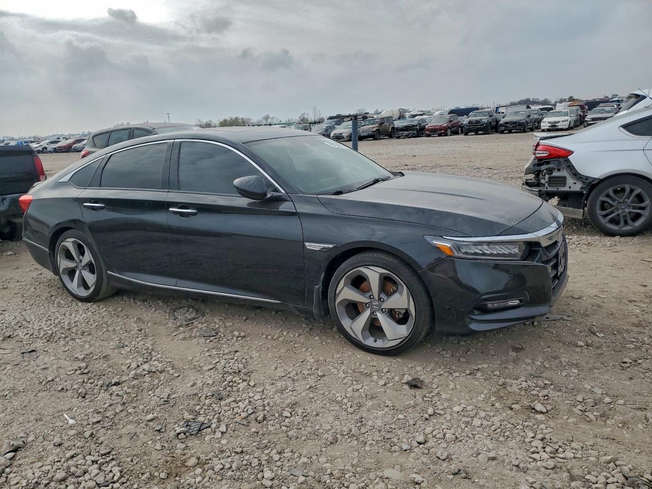 2018 HONDA ACCORD TOURING photo 4