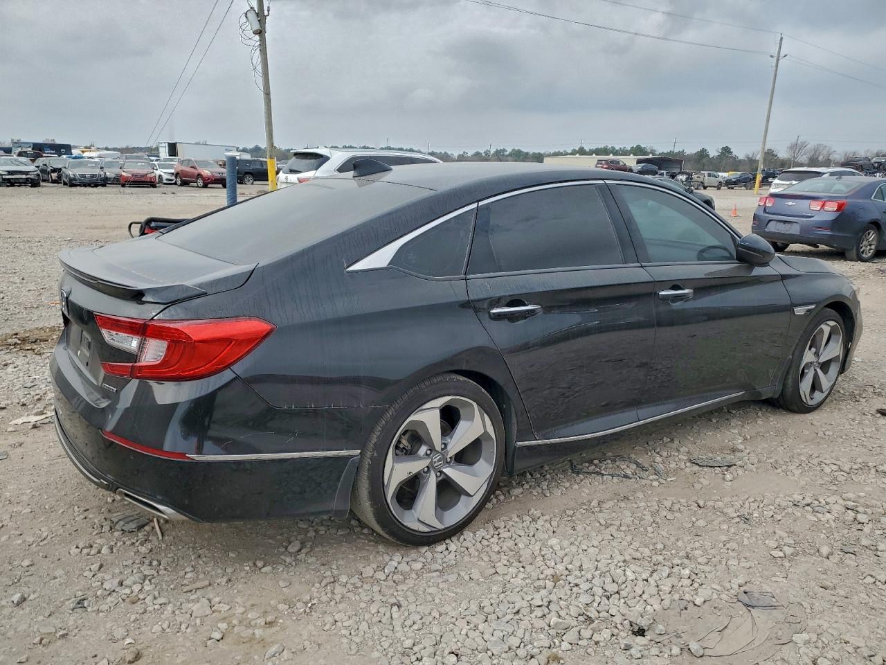 2018 HONDA ACCORD TOURING photo 3