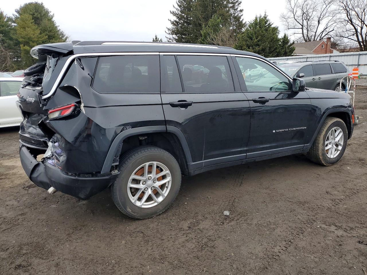 2023 JEEP GRAND CHEROKEE L LAREDO photo 5