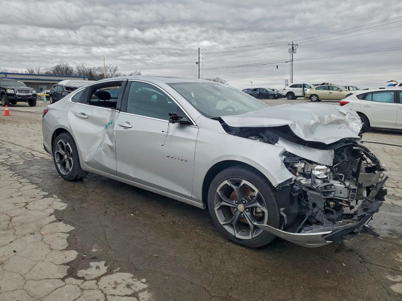 2022 CHEVROLET MALIBU LT photo 4