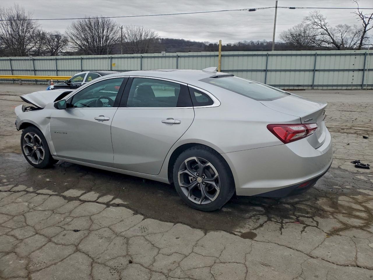 2022 CHEVROLET MALIBU LT photo 2