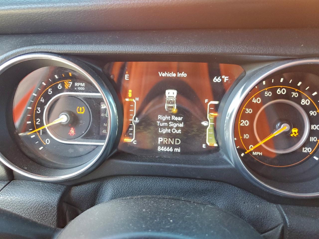 2018 JEEP WRANGLER UNLIMITED SAHARA photo 9